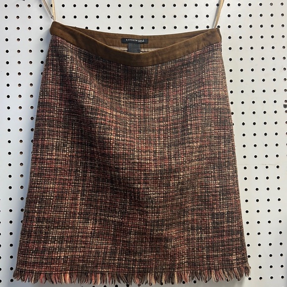 Kenneth Cole New York Dresses & Skirts - Kenneth Cole tweed fringed skirt with suede waist ban. Size 8.